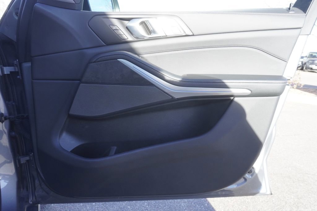 Used 2023 BMW X7 xDrive40i w/ Premium Package image 21