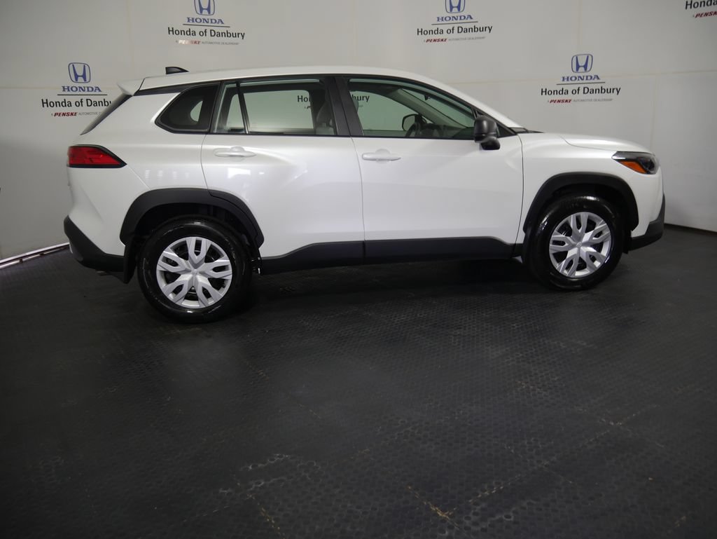Used 2024 Toyota Corolla Cross L AWD/4WD image 3