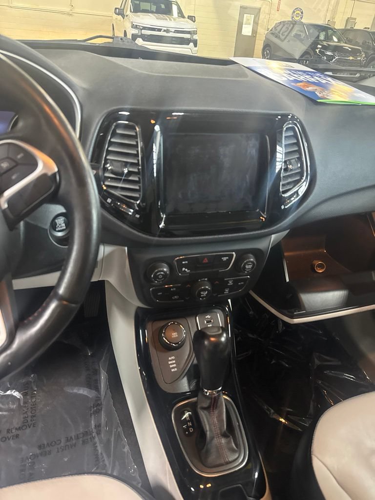 Used 2018 Jeep Compass Limited w/ Navigation Group AWD/4WD image 9