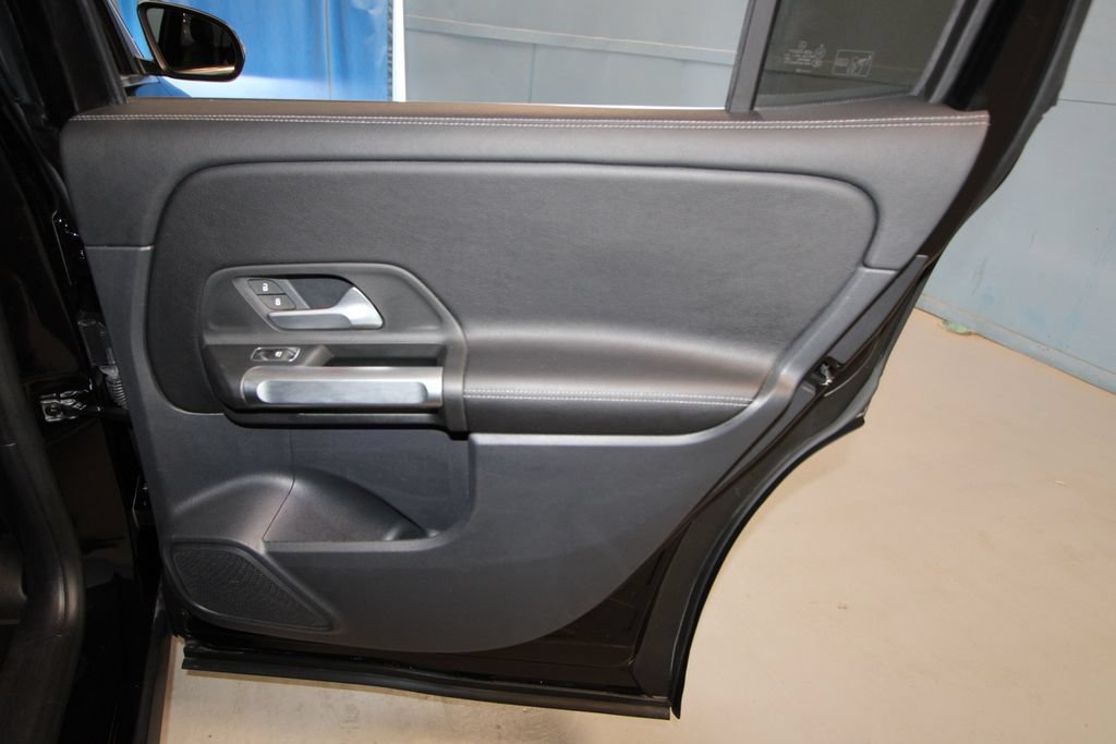 Used 2022 Mercedes-Benz GLB 250 4MATIC image 26