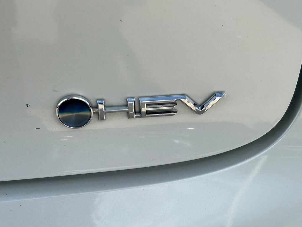 Used 2025 Toyota Prius XLE FWD image 12
