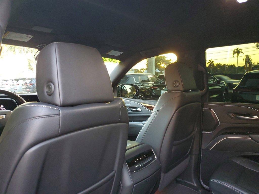 Used 2024 Cadillac Escalade ESV Luxury image 12