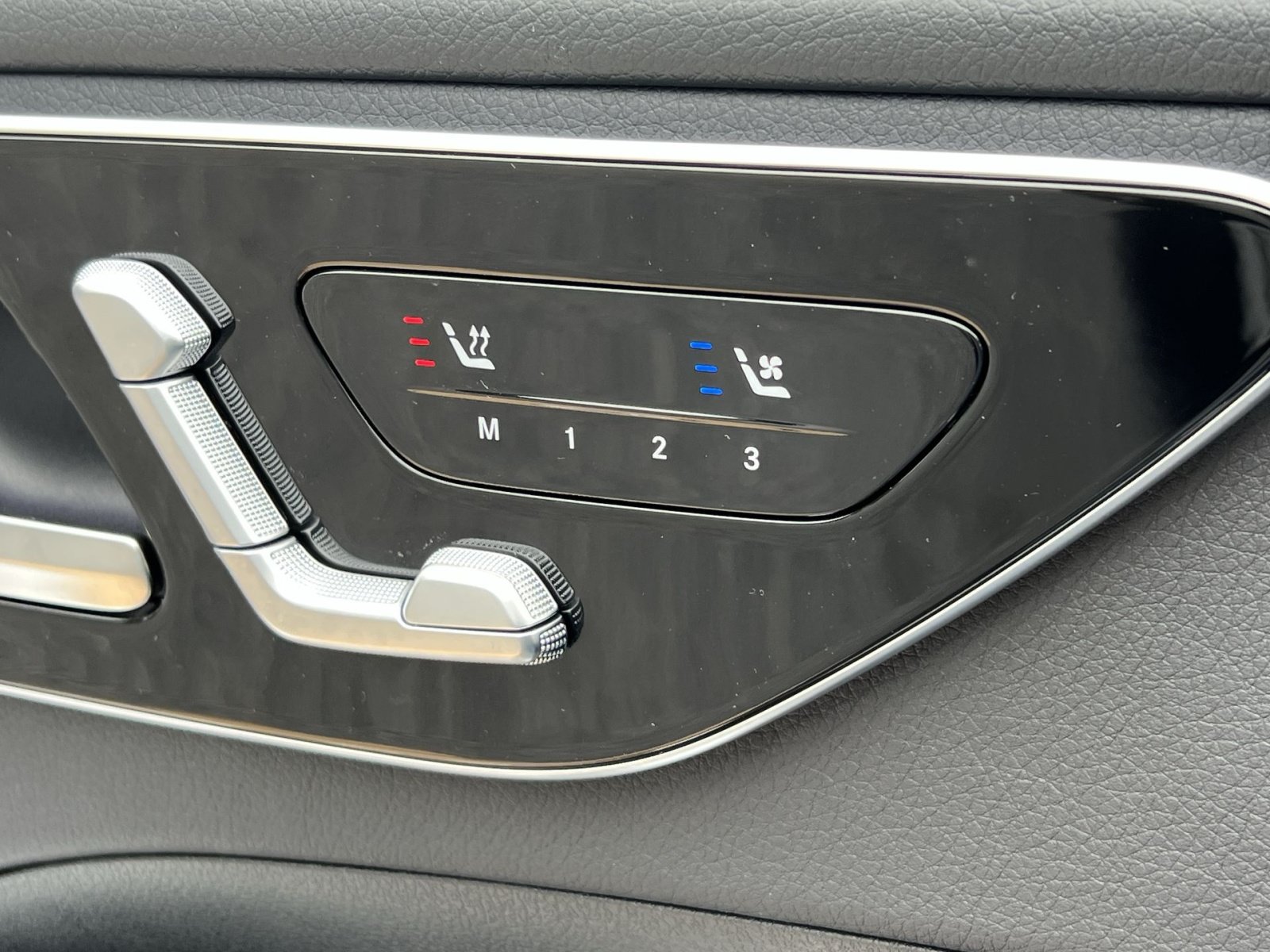 New 2026 Mercedes-Benz C 300 4MATIC Sedan image 40