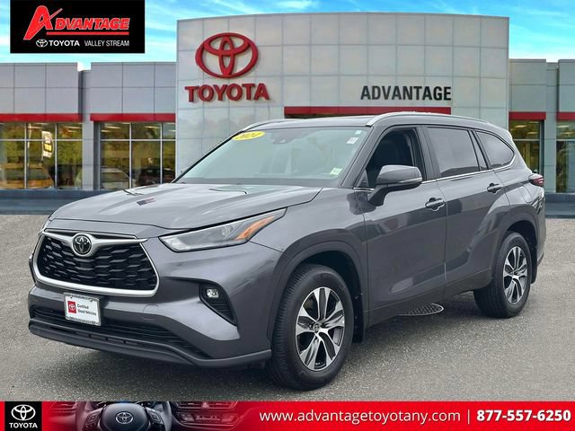 Used 2024 Toyota Highlander XLE AWD/4WD image 4