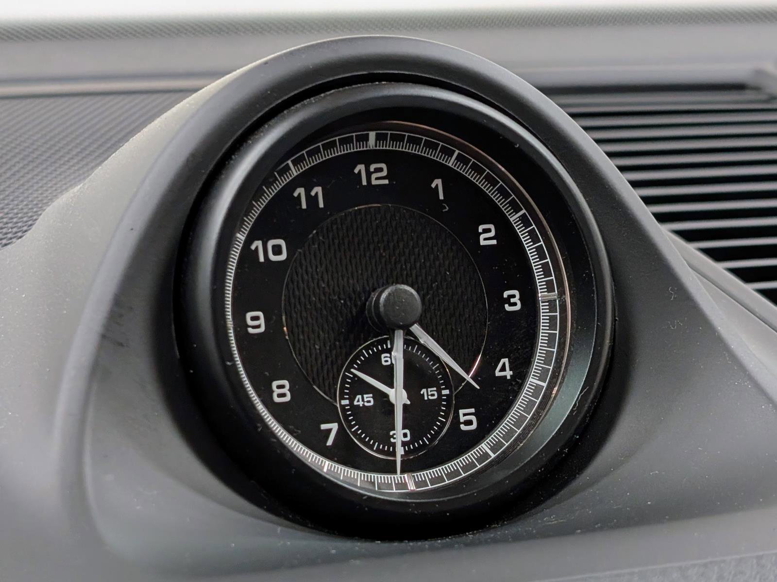 Used 2025 Porsche Macan image 30