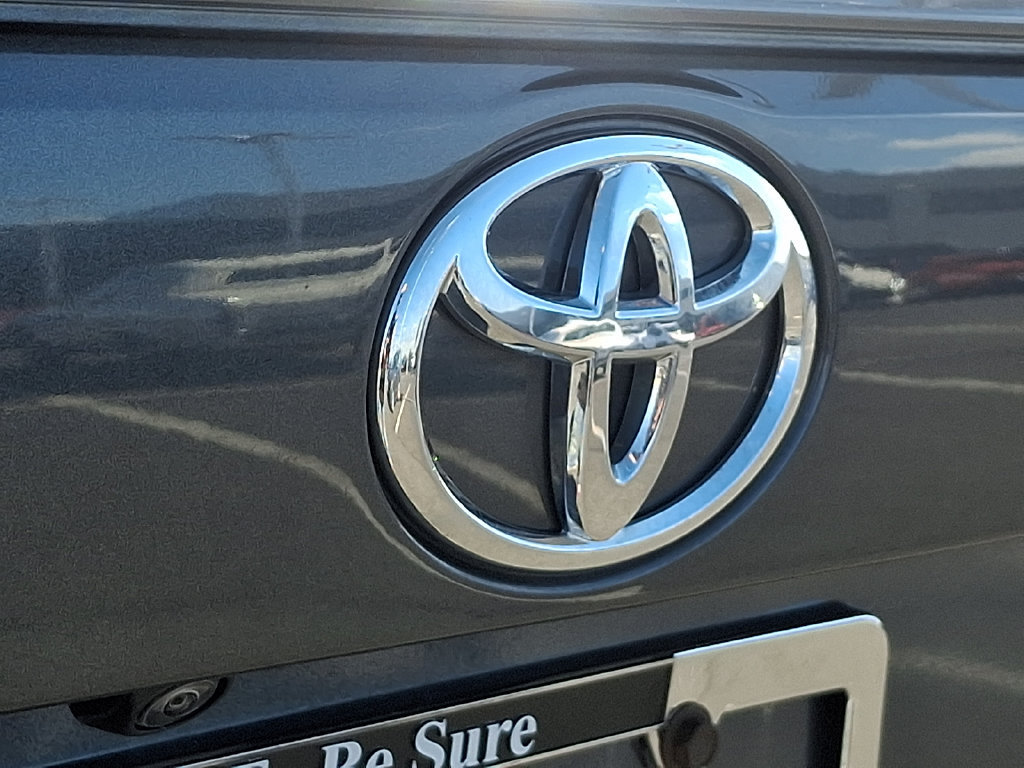 Used 2023 Toyota RAV4 XLE Premium AWD/4WD image 31