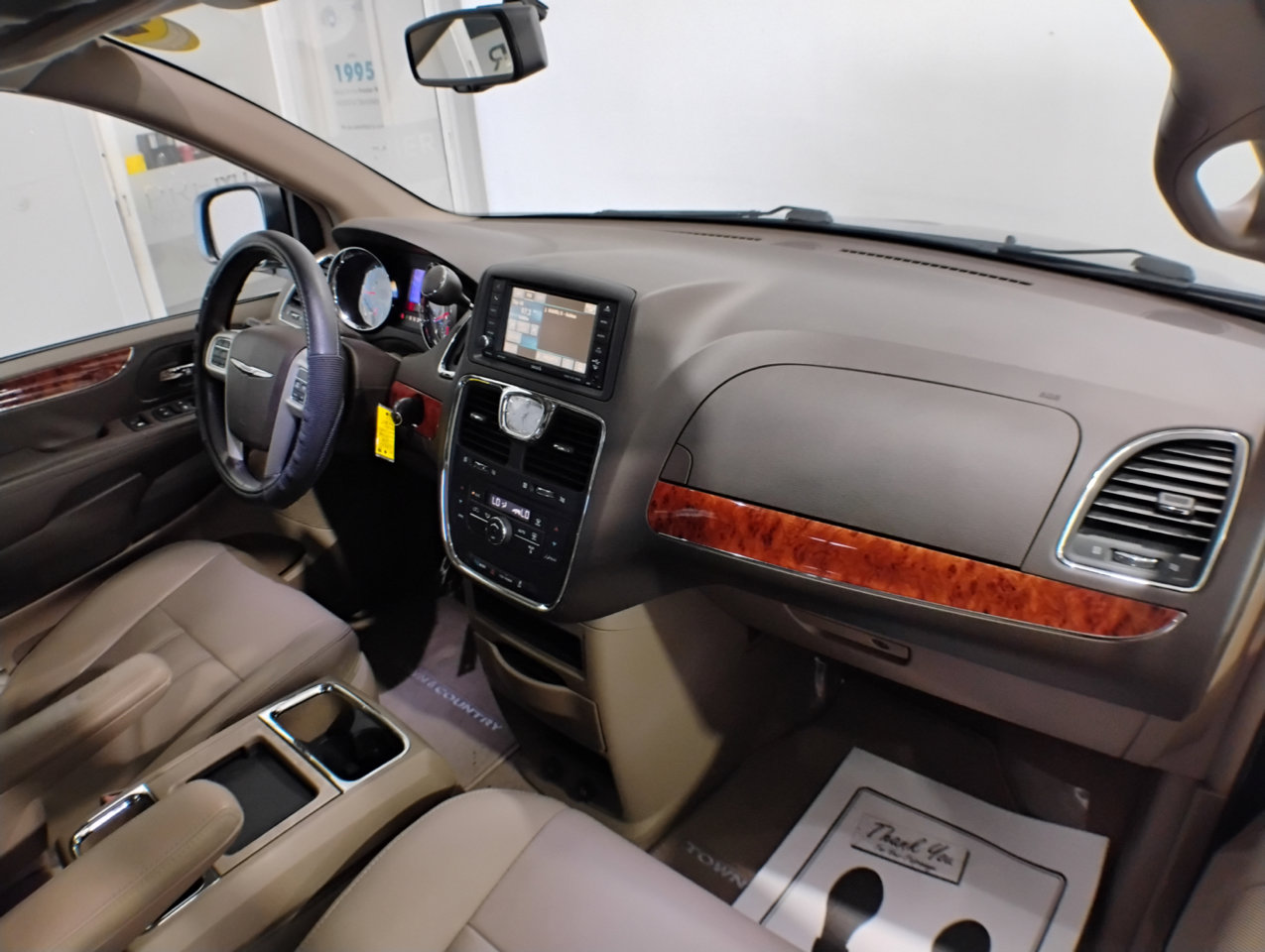 Used 2016 Chrysler Town & Country Touring image 84