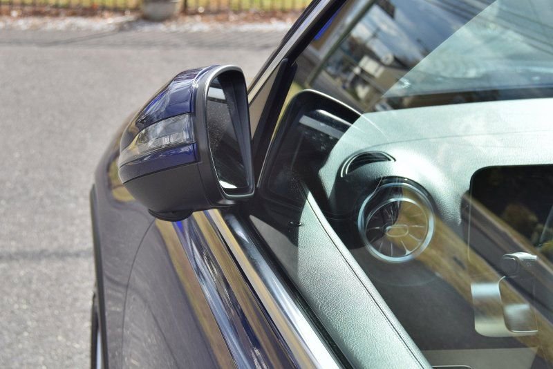 Used 2021 Mercedes-Benz GLB 250 4MATIC w/ Premium Package image 11