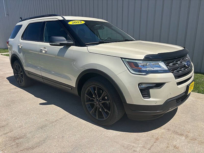 Used 2018 Ford Explorer XLT w/ Equipment Group 202A AWD/4WD image 1