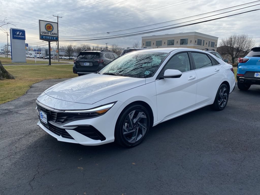 New 2025 Hyundai Elantra SEL FWD image 6