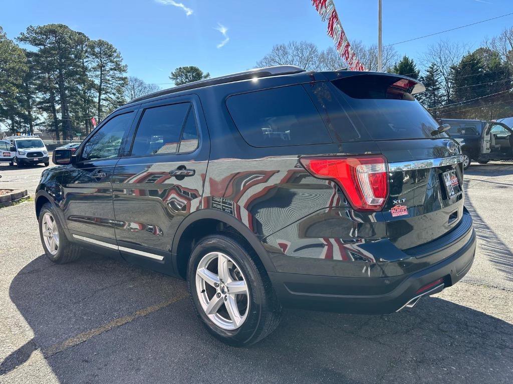 Used 2018 Ford Explorer XLT FWD image 8