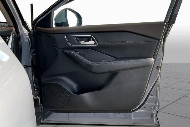 Certified 2023 Nissan Rogue Platinum w/ Platinum Premium Package FWD image 23