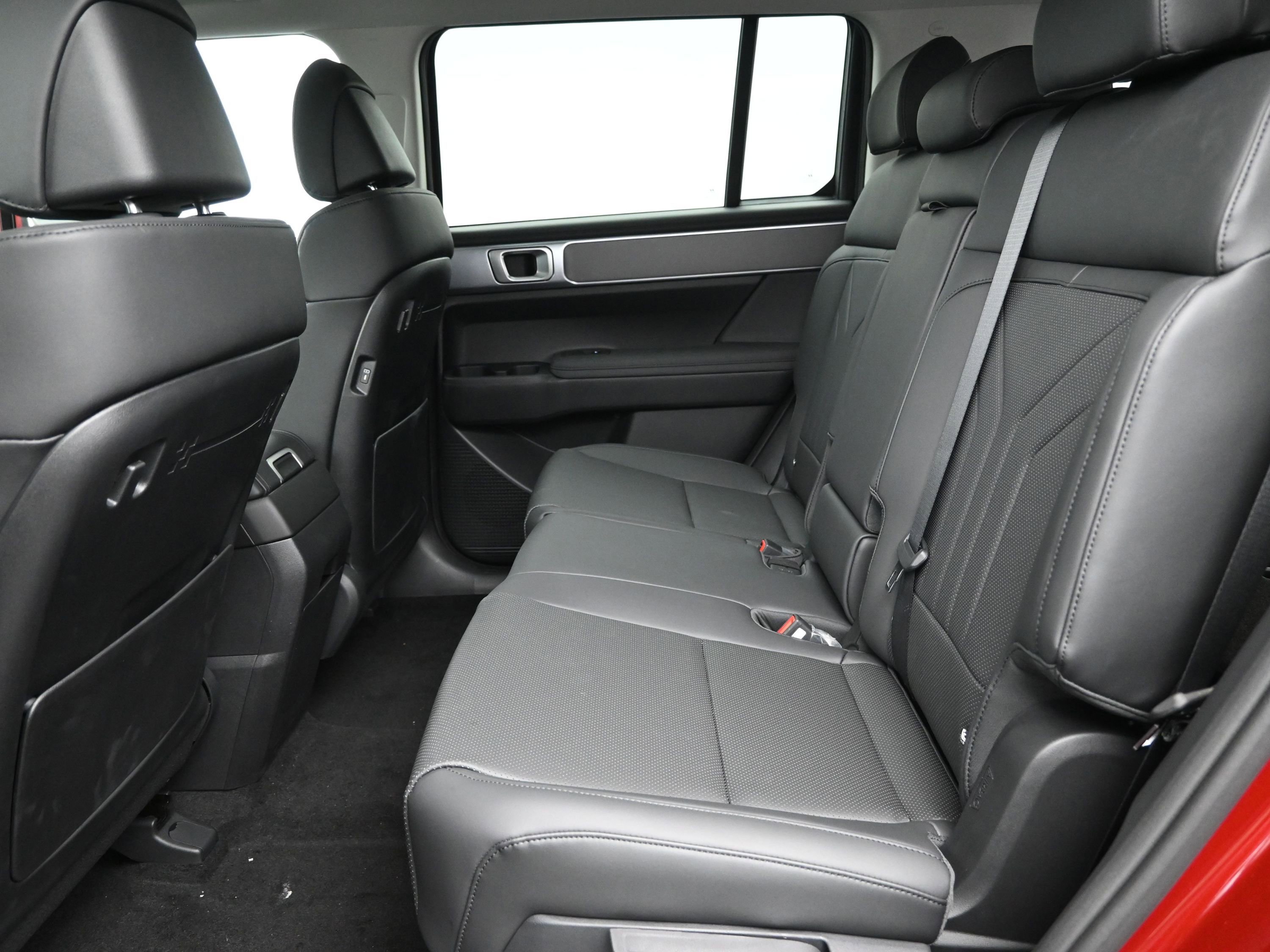 Used 2024 Hyundai Santa Fe SEL FWD image 11