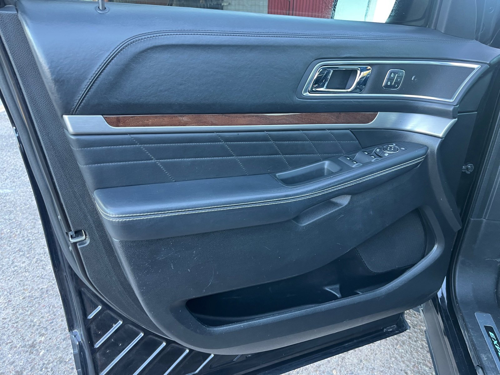 Used 2016 Ford Explorer Platinum image 13