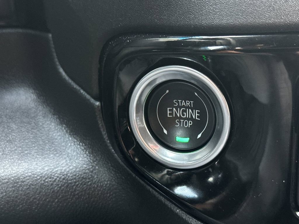 Used 2025 GMC Sierra 1500 SLE image 21