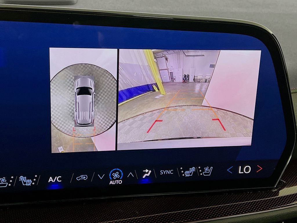 Used 2025 Chevrolet Traverse RS w/ LPO, Floor Liner Package AWD/4WD image 14