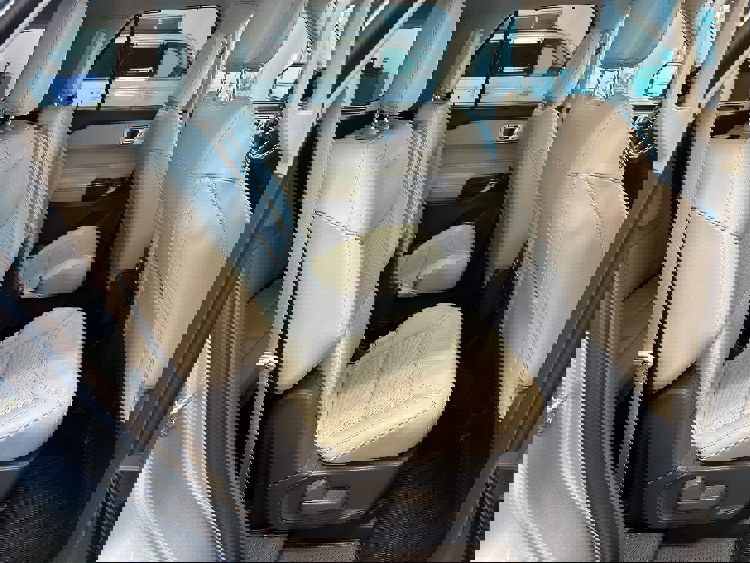 Used 2021 Ford Explorer Platinum w/ Equipment Group 601A image 14