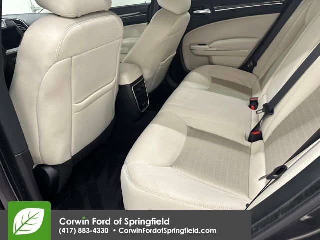 Used 2022 Chrysler 300 Touring w/ Sport Appearance Package image 17