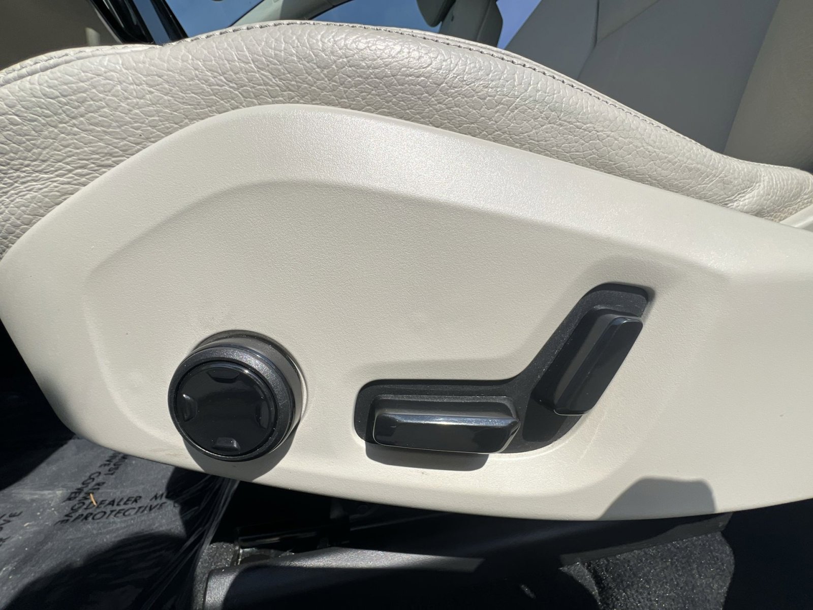 Used 2018 Volvo XC60 T6 Momentum image 14