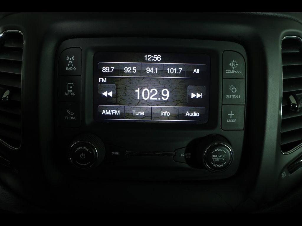 Used 2018 Jeep Compass Latitude w/ Cold Weather Group AWD/4WD image 19