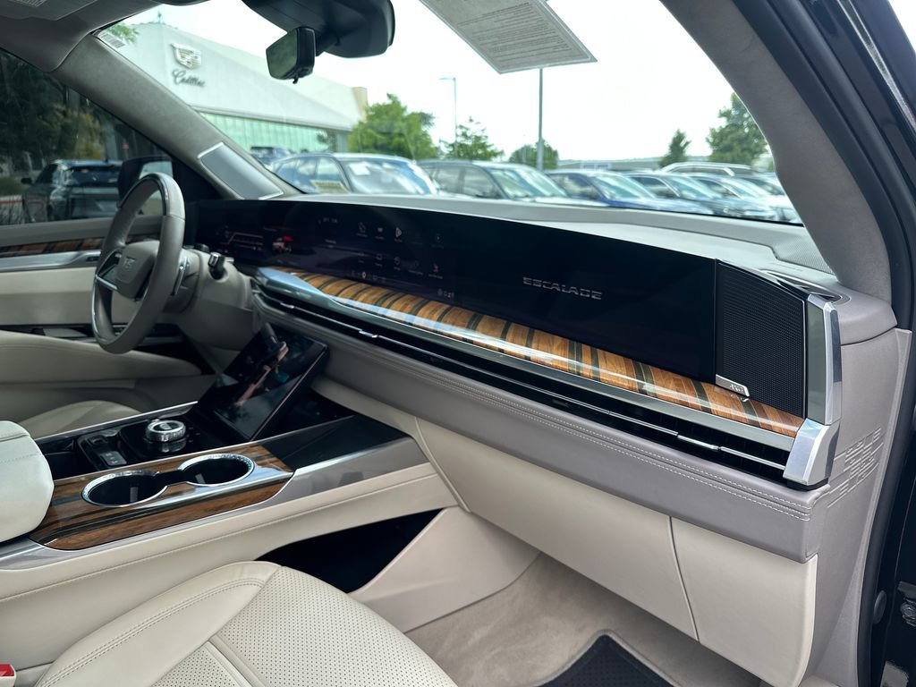 Used 2025 Cadillac Escalade Premium Luxury Platinum w/ LPO, Floor Liner Package AWD/4WD image 41