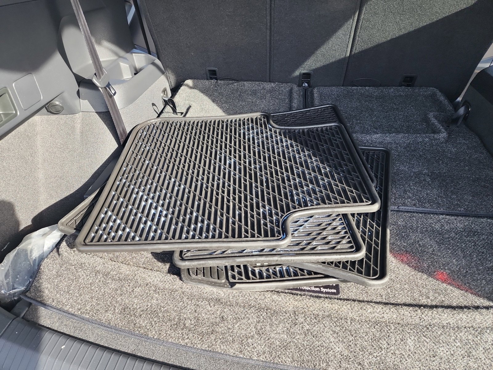 Certified 2023 Volkswagen Tiguan SE R-Line image 31