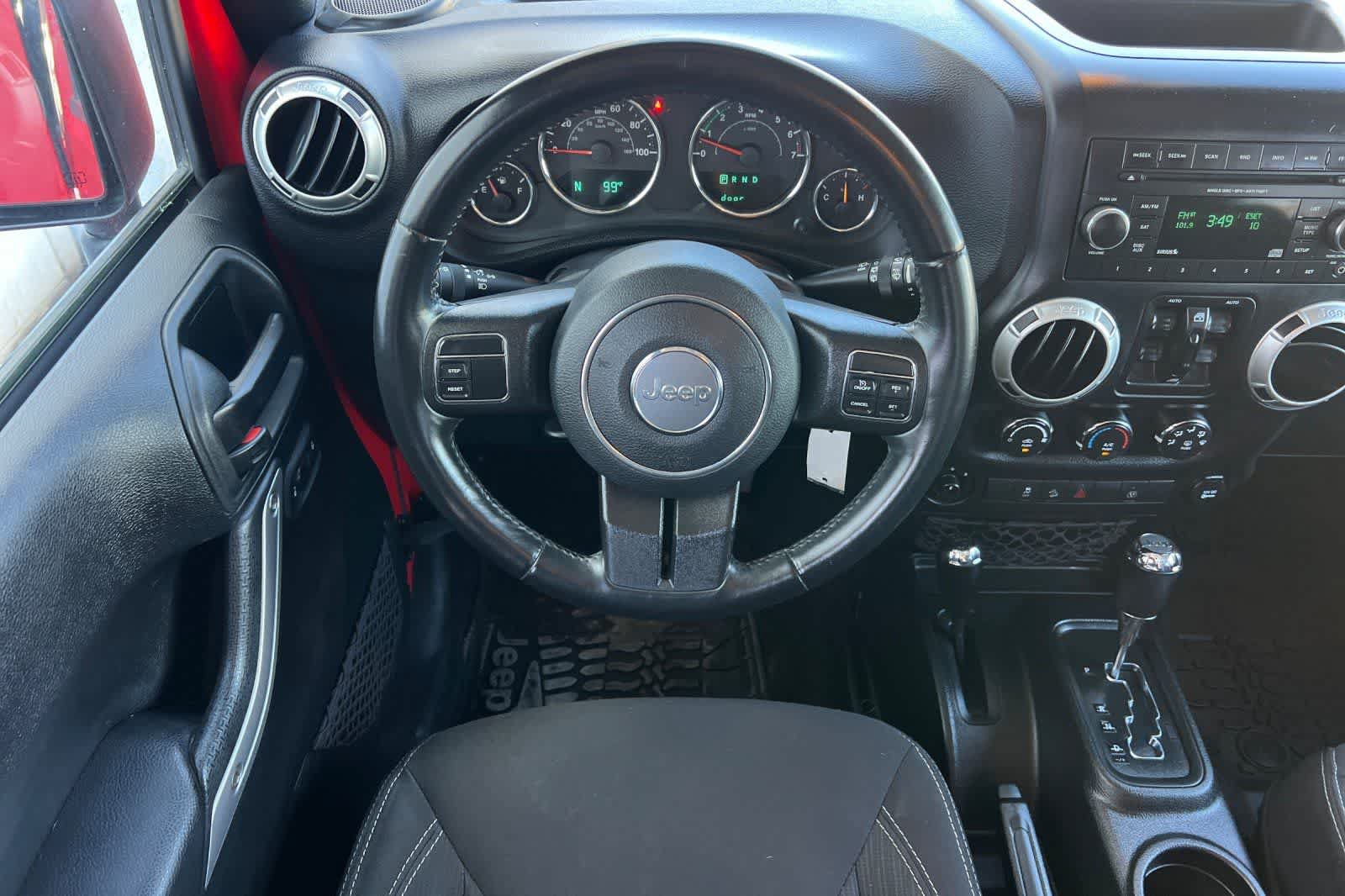 Used 2018 Jeep Wrangler Unlimited Sahara AWD/4WD image 15
