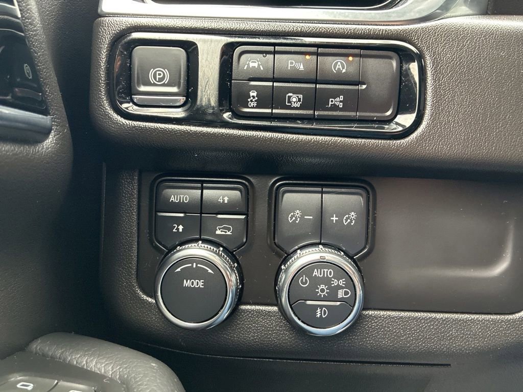 Used 2025 GMC Yukon Denali image 23