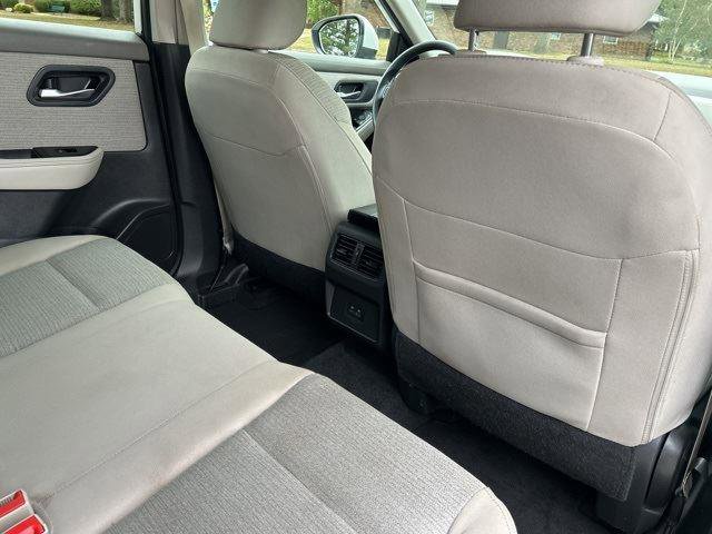 Used 2023 Nissan Rogue SV image 31