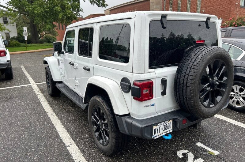 Used 2022 Jeep Wrangler Unlimited Sahara w/ Cold Weather Group AWD/4WD image 4