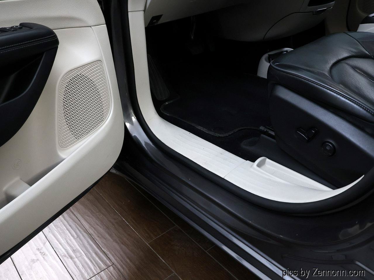 Used 2019 Chrysler Pacifica Limited FWD image 28