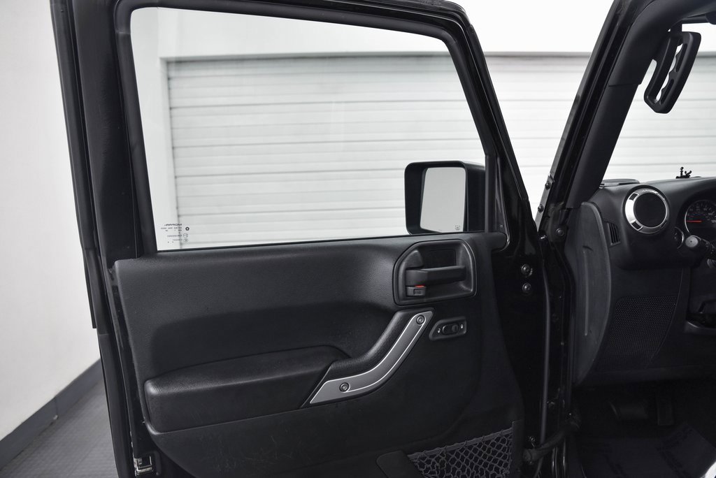 Used 2018 Jeep Wrangler Unlimited Sahara image 9