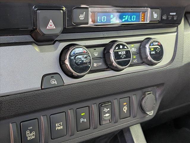 Used 2017 Toyota Tacoma TRD Off-Road w/ Premium & Technology Package RWD image 8