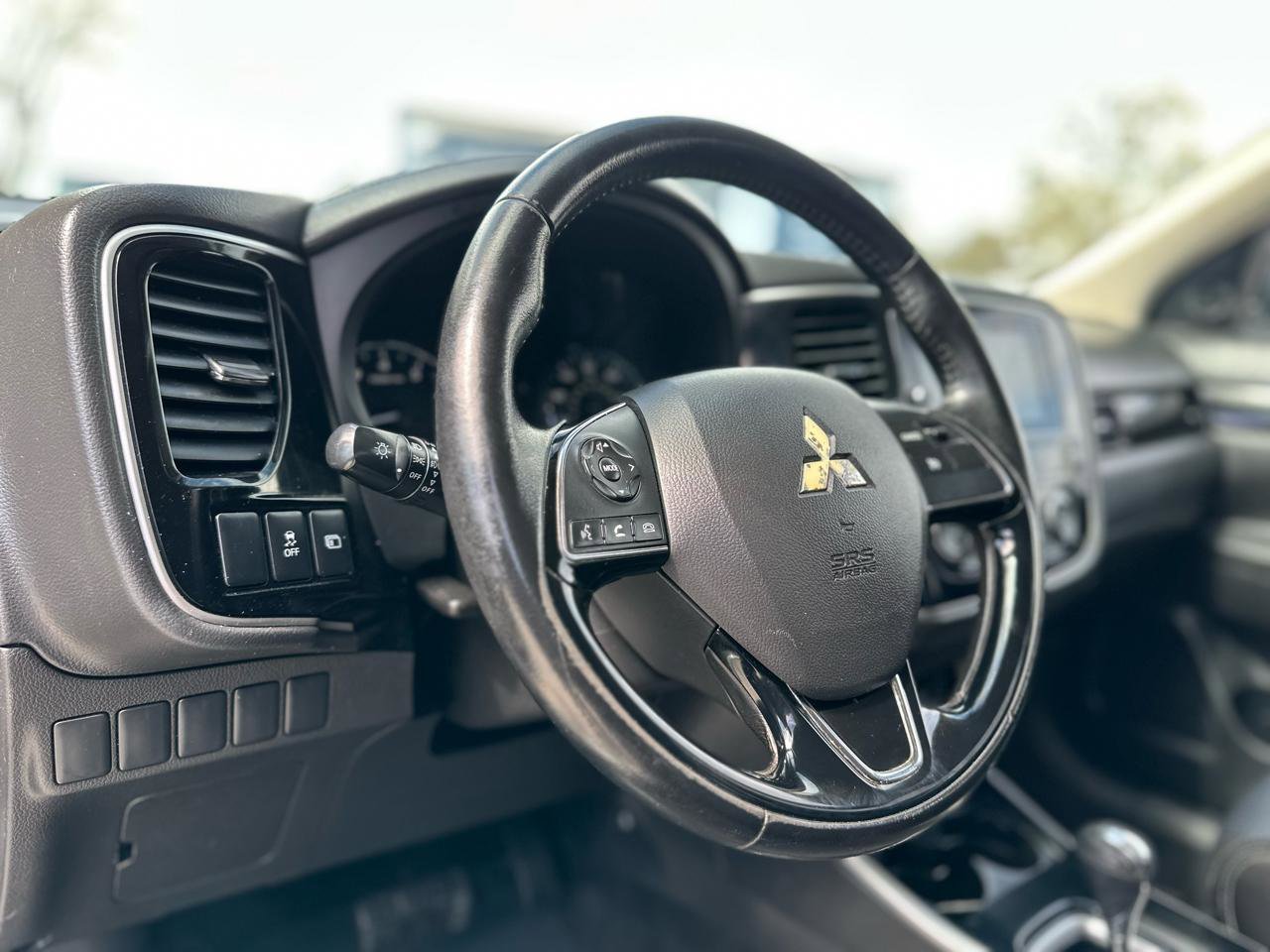 Used 2017 Mitsubishi Outlander SE AWD/4WD image 12
