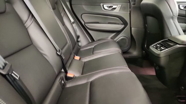 Used 2023 Volvo XC60 B5 Ultimate FWD image 32