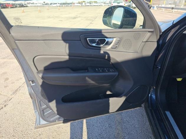 Certified 2025 Volvo XC60 B5 Plus image 8