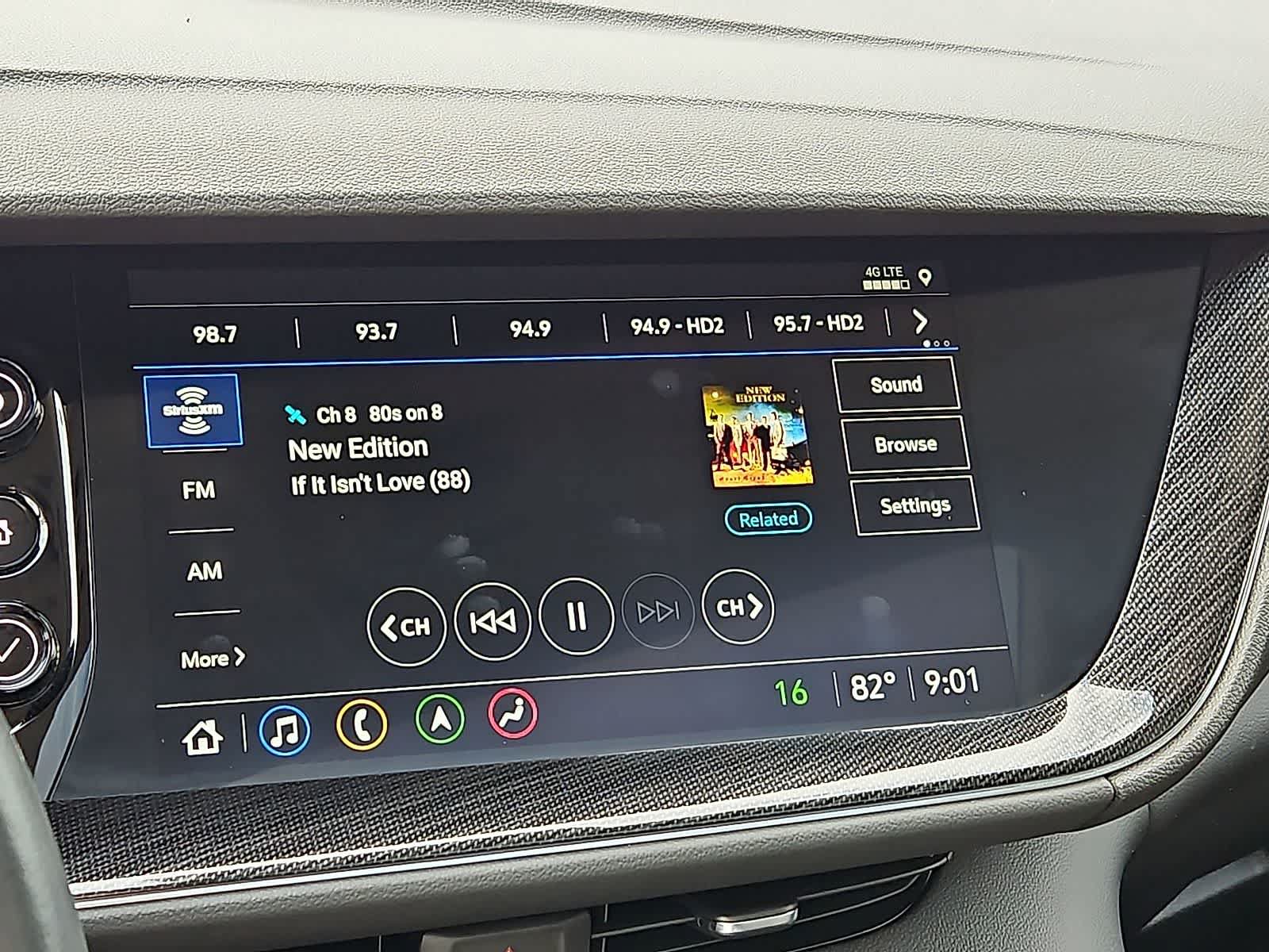 Used 2022 Buick Envision Essence w/ Technology Package II FWD image 19