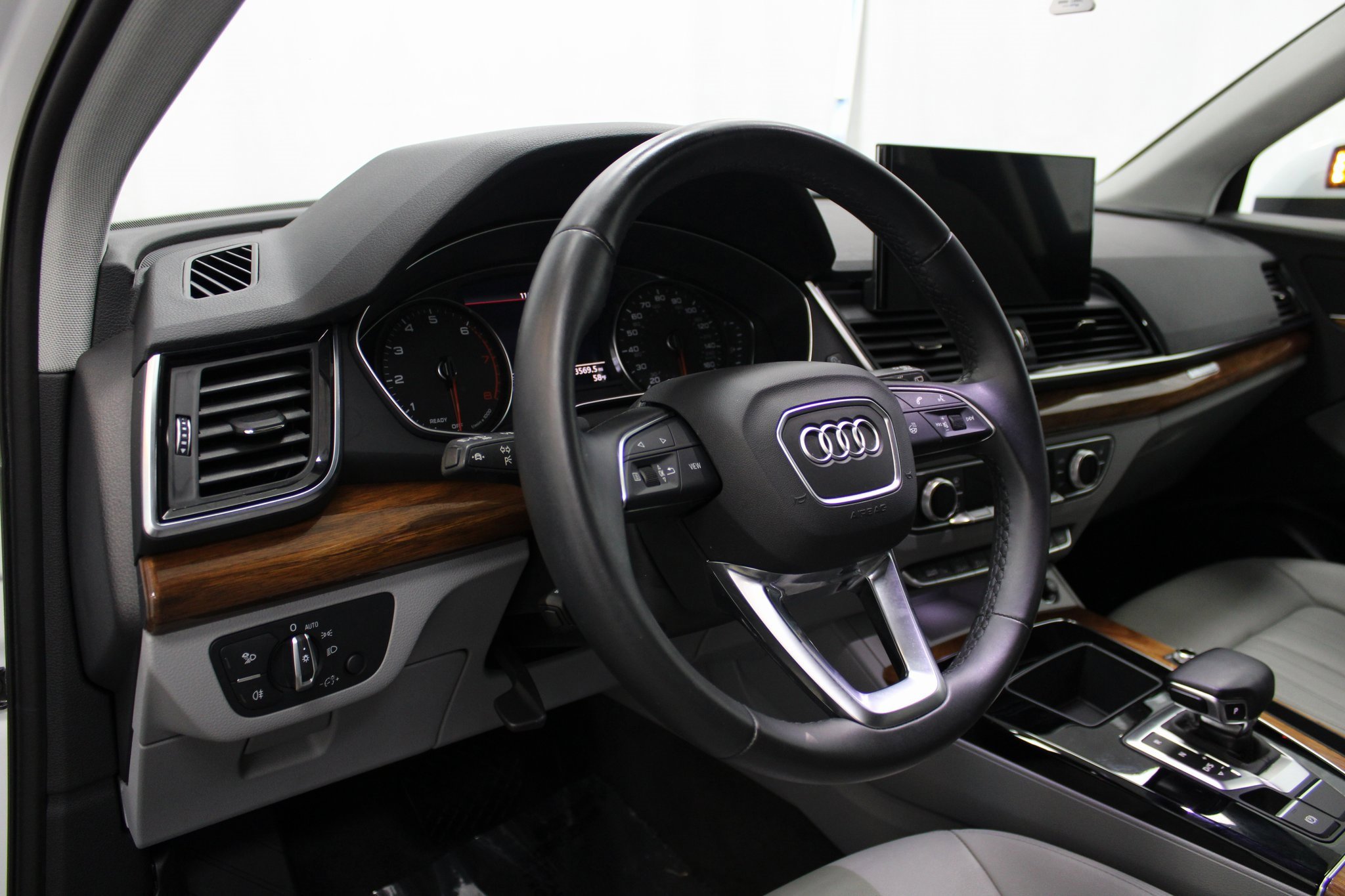 Used 2022 Audi Q5 2.0T Premium w/ Convenience Package image 12