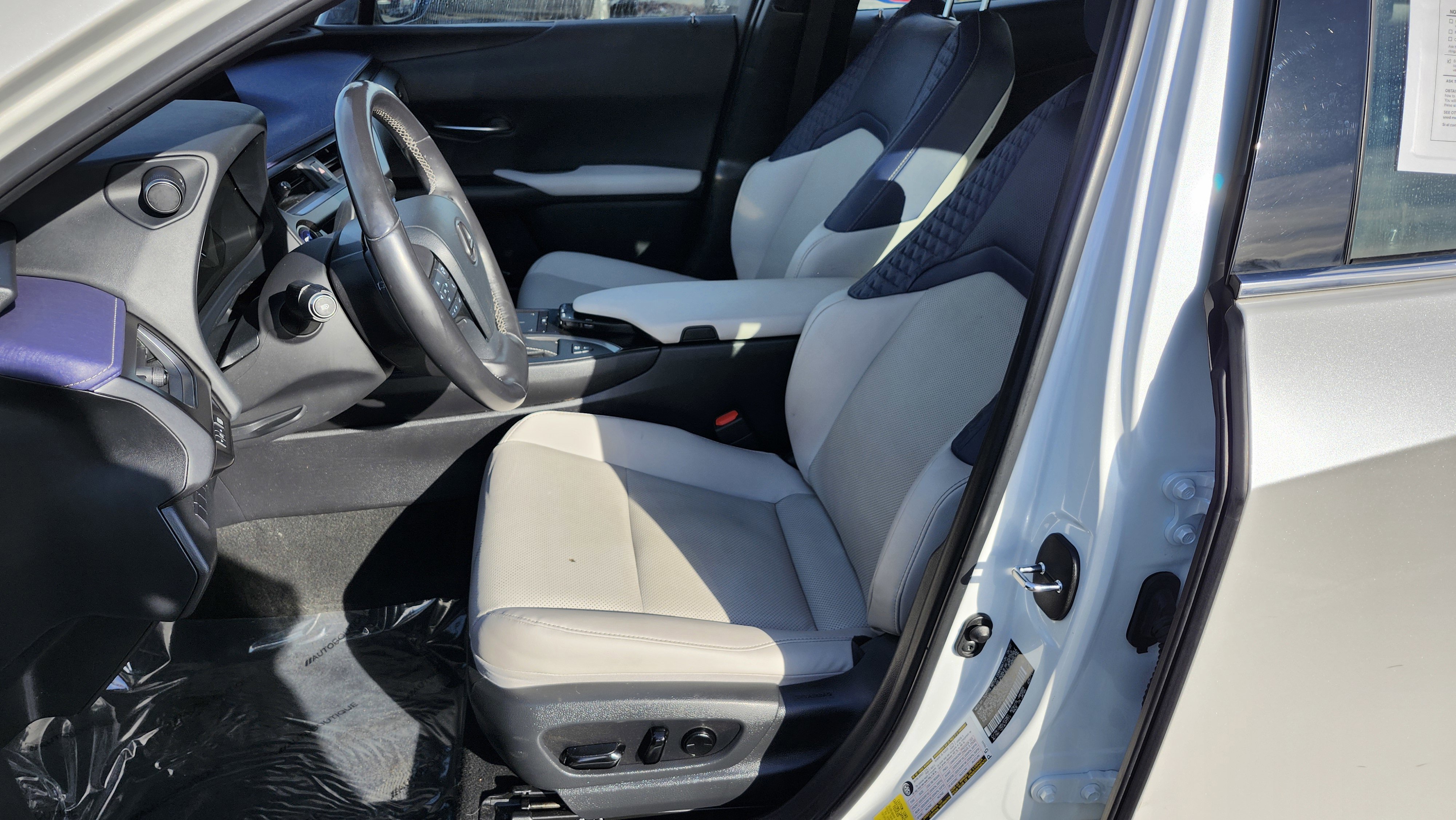 Used 2022 Lexus UX 250h w/ Premium Package image 25