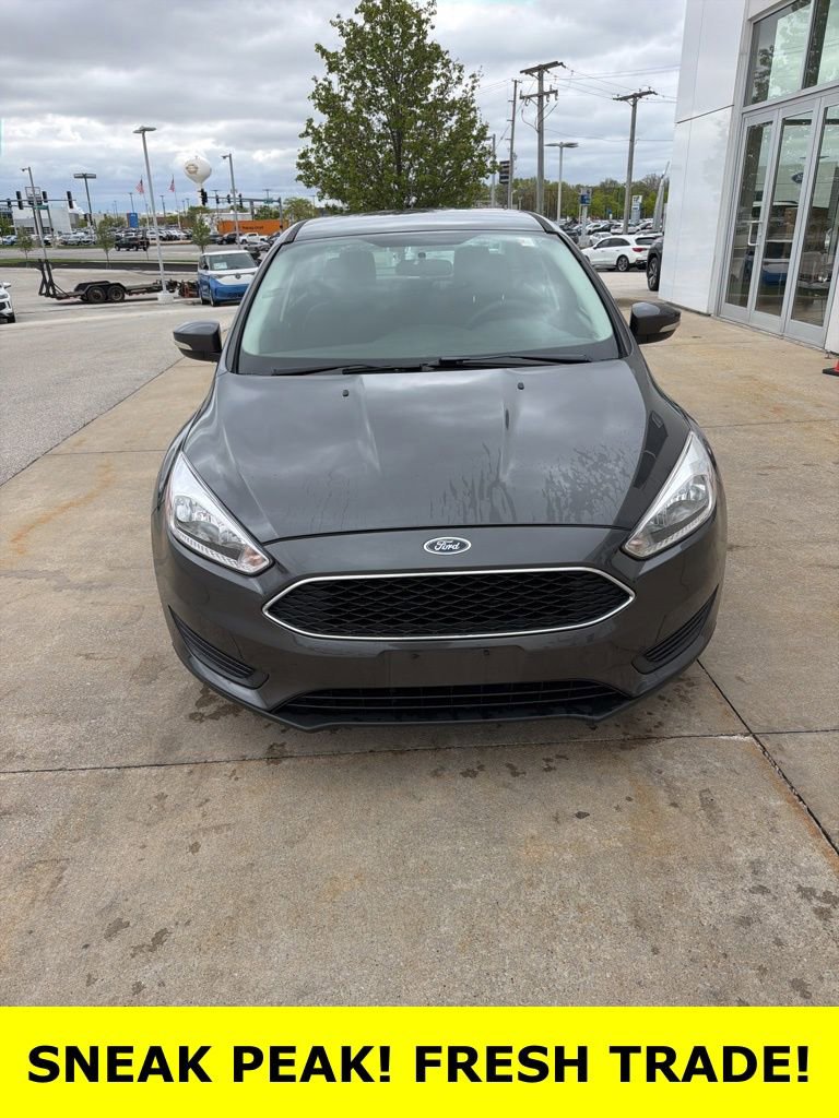 Used 2017 Ford Focus SE FWD image 2