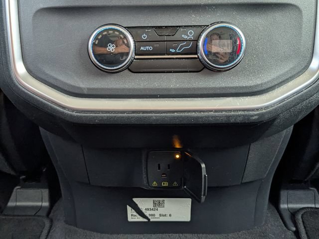 Used 2025 Ford Expedition Active AWD/4WD image 22