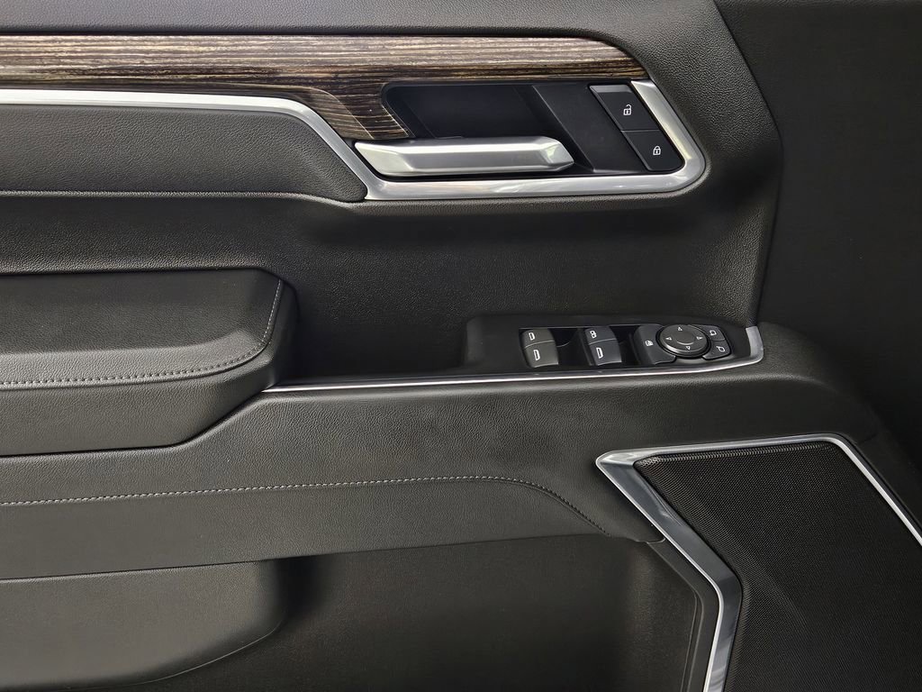 Used 2025 GMC Sierra 1500 Elevation image 24
