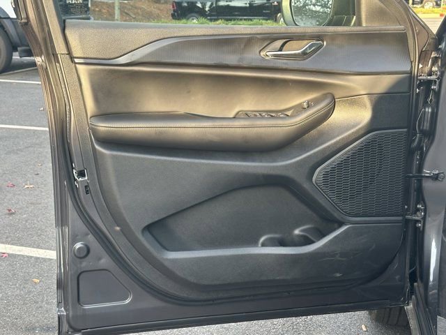 New 2025 Jeep Grand Cherokee L Laredo image 9