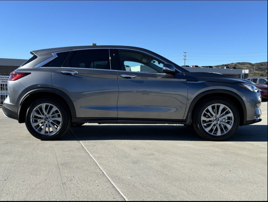 New 2025 INFINITI QX50 Pure image 2