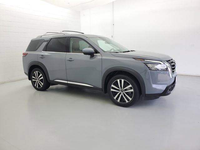 Used 2023 Nissan Pathfinder Platinum AWD/4WD image 4