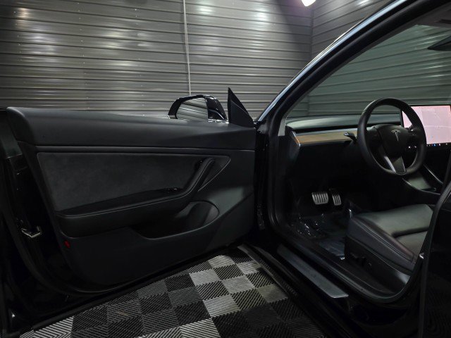 Used 2020 Tesla Model 3 Performance image 31
