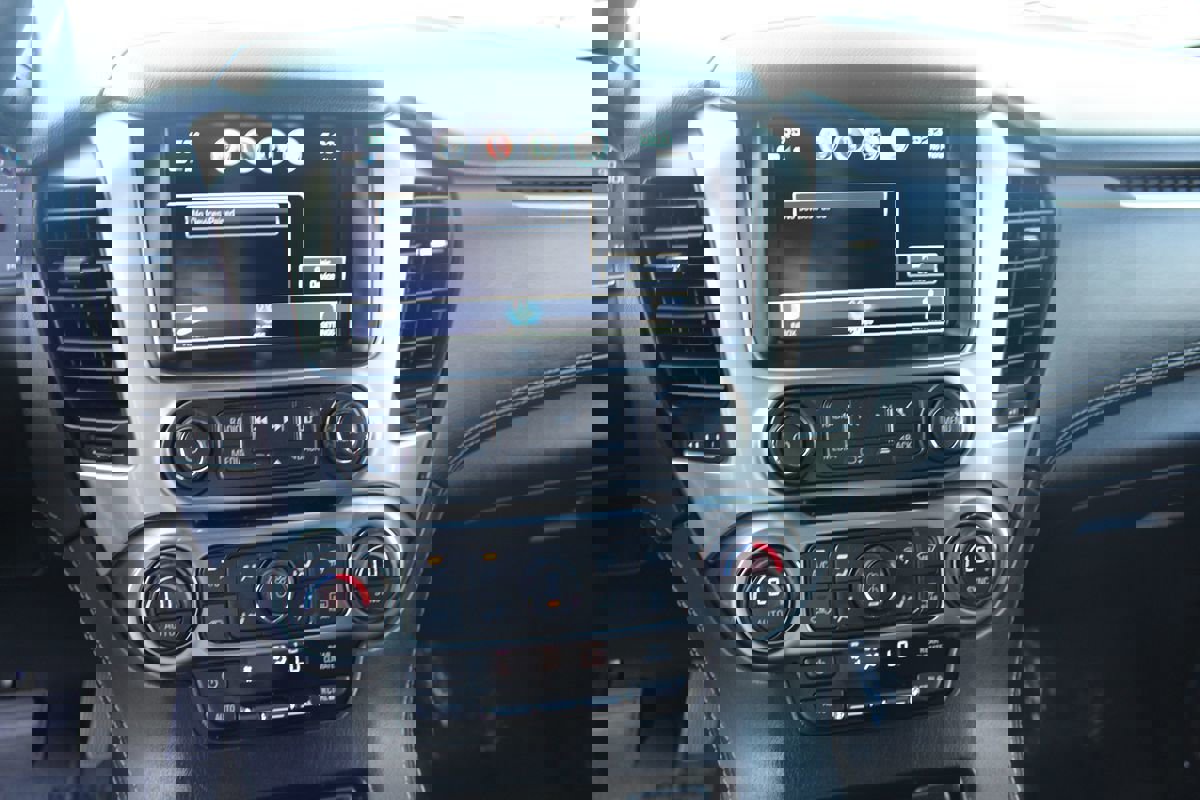 Used 2019 Chevrolet Suburban LS w/ All-Season Package image 25