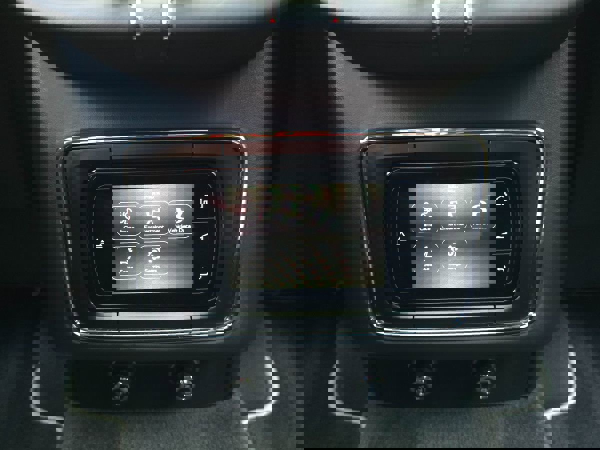 Used 2020 Bentley Bentayga Plug-In Hybrid image 18