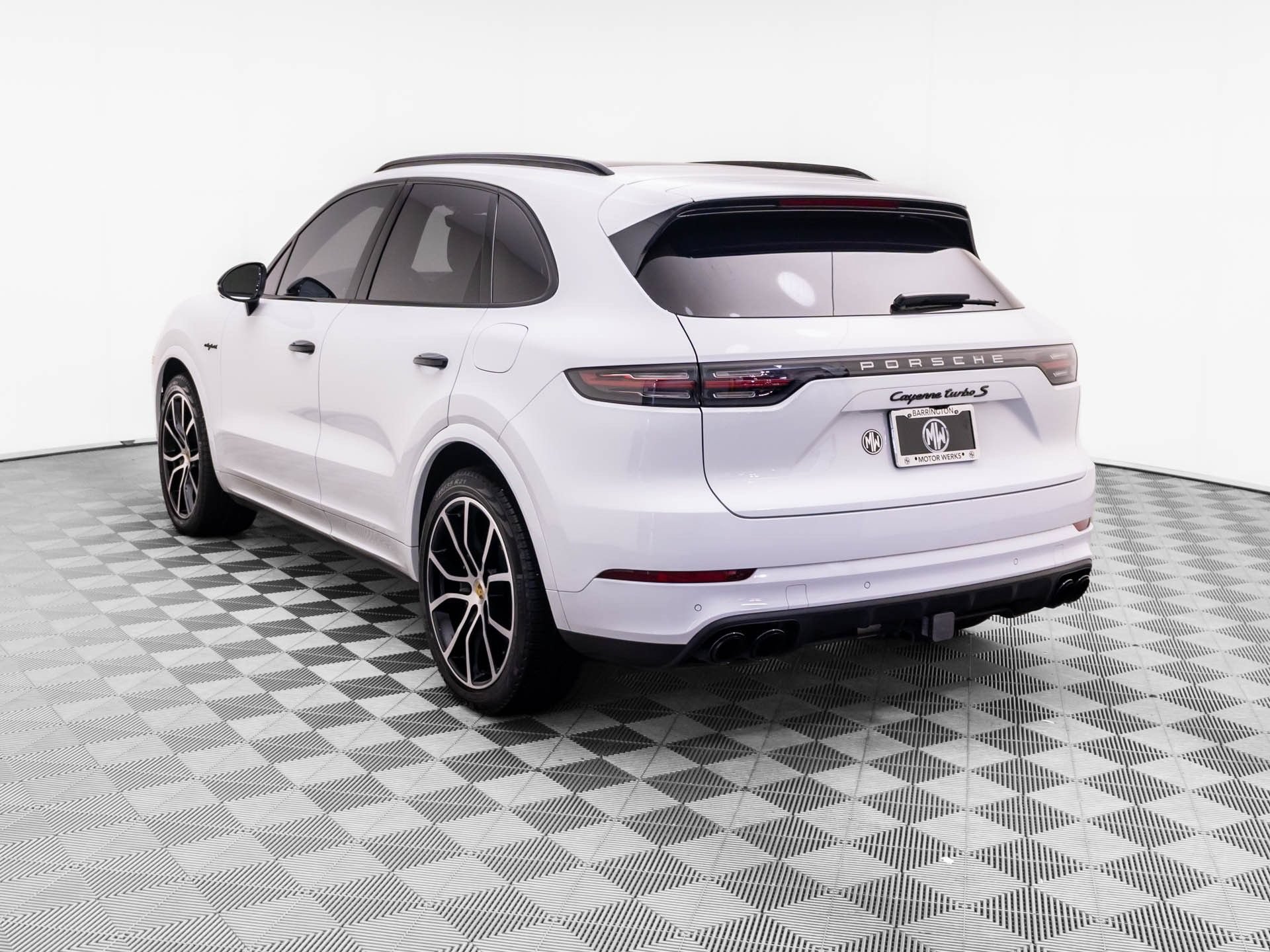 Used 2023 Porsche Cayenne Turbo S AWD/4WD image 3