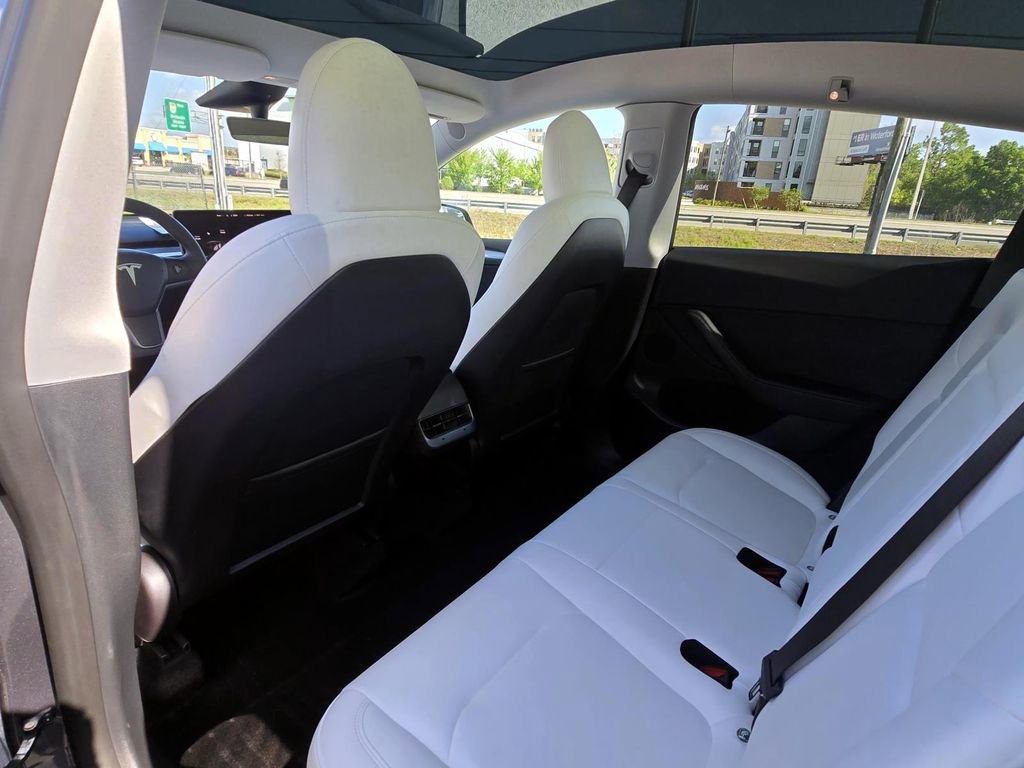 Used 2023 Tesla Model Y Long Range image 28